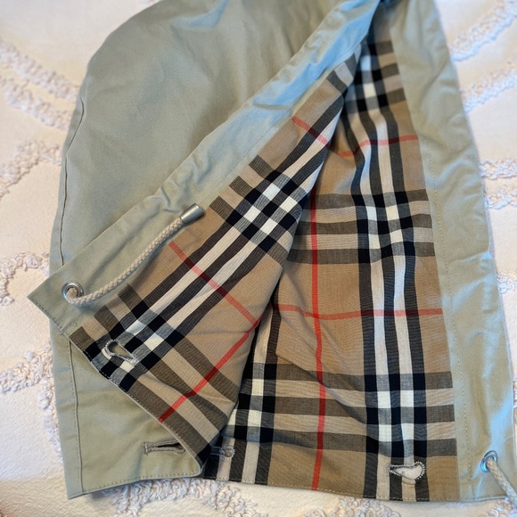 BURBERRY Vintage Raincoat w/Hood - Picture 15 of 16